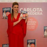 Carlota Corredera, radiante de rojo con más de 60 kilos menos, presenta su primer libro 