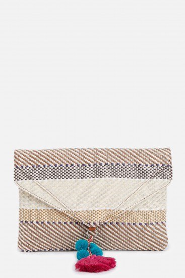 Foto Cartera tipo sobre con pompones borlas turquesa fucsia para un look boho chic