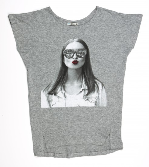 Foto Camiseta gris casual para tus looks boho chic