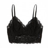 Top de encaje negro para tus looks 