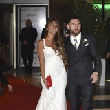 Antonella Roccuzzo, vestida por Rosa Clará el día de su boda con Leo Messi