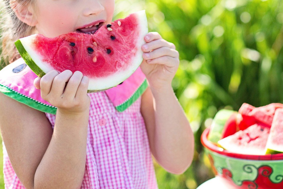 alimentos bajos en calorías y ricos en agua para combatir el calor MujerdeElite