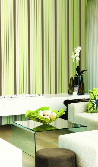 Foto Los papeles pintados a rayas en tonos pastel otorgan un aspecto clásico a la estancia Foto Los papeles pintados a rayas en tonos pastel otorgan un aspecto clásico a la estancia