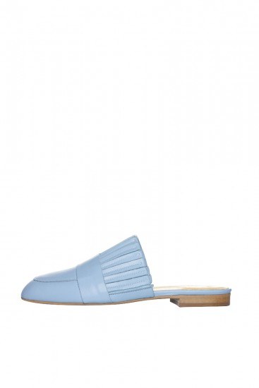 Foto Sanadalia plana en azul bebé para un look elegante y cargado de estilo los fines de semana veraniegos Foto Sanadalia plana en azul bebé para un look elegante y cargado de estilo los fines de semana veraniegos