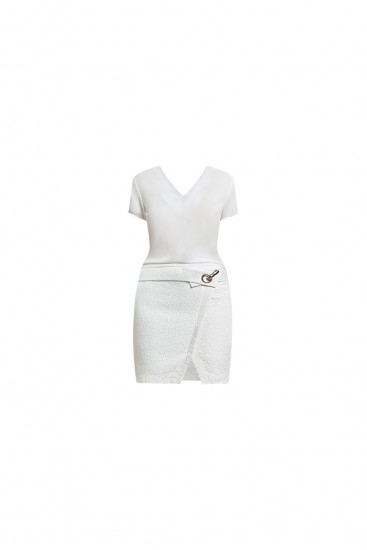 Foto Minivestido blanco para un look elegante y con estilo de fin de semana Foto Minivestido blanco para un look elegante y con estilo de fin de semana