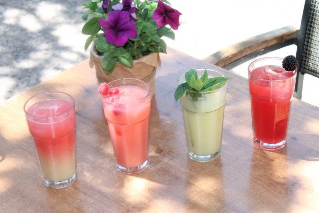 Foto Bebidas refrescantes para hidratarse en verano