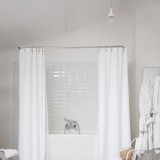 Los suelos de vinilo son resistentes al agua, ideales para espacios húmedos como cocinas y baños