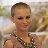 Natalie Portman también ha lucido con mucho estilo el look cabeza rapada
