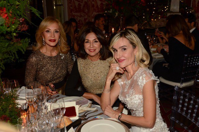 Foto Carmen Lomana, Isabel Gemio y Clara Courel en la cena de gala por los 30 años de Hannibal Laguna en la moda Foto Carmen Lomana, Isabel Gemio y Clara Courel en la cena de gala por los 30 años de Hannibal Laguna en la moda