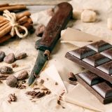 El chocolate negro, entre los alimentos ricos en calorías que debes comer para adelgazar