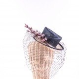 Sombrero estilo canotier con redecilla en negro