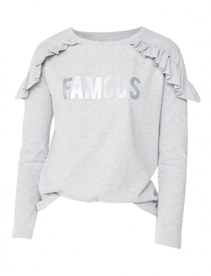 Foto Suéter gris con detalles de volantes en los hombros y mensaje Famous