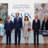 La reina Letizia lleva a Texas la moda de Matilde Cano