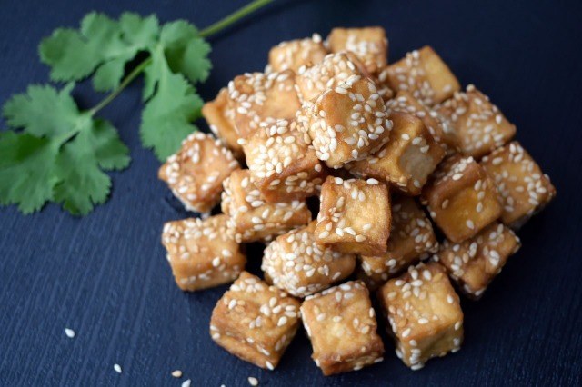 Foto Se recomienda consumir el tofu hervido o a la plancha, nunca frito ni crudo