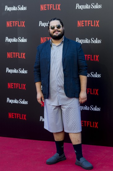 Foto Brays Efe, fiel a su estilo en la premiere de la T2 de Paquita Salas
