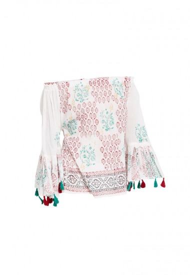 Foto Blusa de estampado arabesco y aires boho con escote hombros caídos para tus looks de verano
