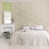 Llena de romanticismo y femineidad tu dormitorio con papel pintado floral en la pared del cabecero