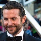 Bradley Cooper luce unas cejas naturales muy sexys