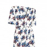 Vestido blanco con estampado floral para ocasiones especiales