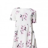 Vestido blanco con estampado floral en tonos rosas para ocasiones especiales