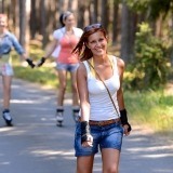 El patinaje, un deporte barato y divertido, perfecto para practicar en familia