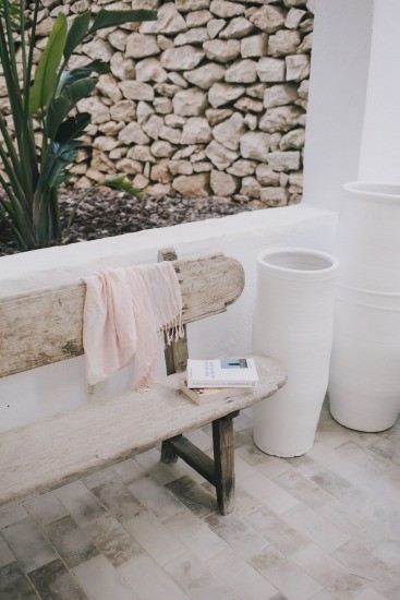 Foto Crea un recibidor ibicenco con la madera como protagonista