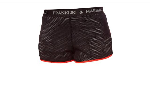 Foto Shorts negros con tela de malla y ribete en rojo para ir a correr o al gimnasio Foto Shorts negros con tela de malla y ribete en rojo para ir a correr o al gimnasio