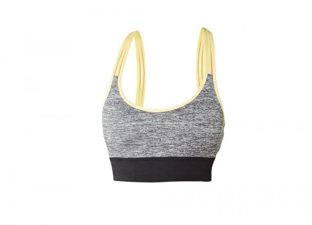 Foto Top deportivo para un look de gimnasio cómodo y con estilo Foto Top deportivo para un look de gimnasio cómodo y con estilo