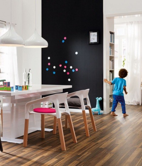 Foto Las paredes de pizarra magnéticas, la solución decorativa más práctica