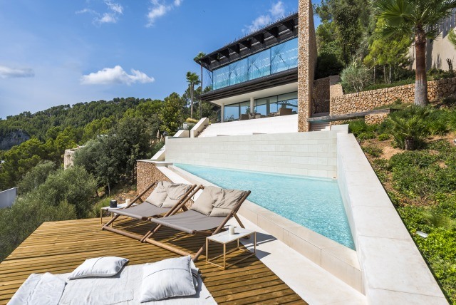 Foto Villa Solitaire se alza en medio de su propio jardín botánico