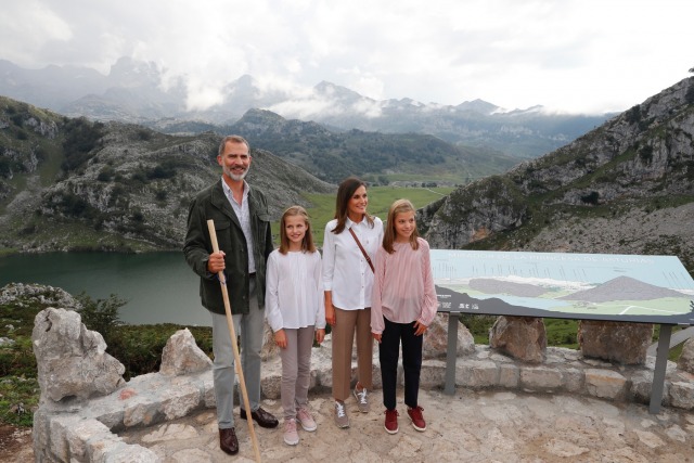 Foto Los Reyes y sus hijas en el Mirador de la Princesa del Parque Nacional