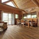 Forra un techo de madera o decóralo con falsas vigas