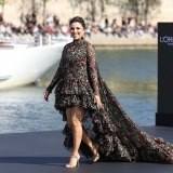 Eva Longoria, una mujer real sobre la pasarela