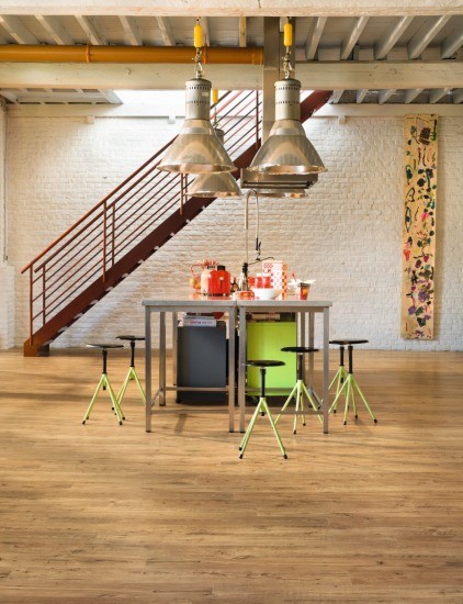 Foto Los accesorios coloridos aportarán carácter al estilo industrial