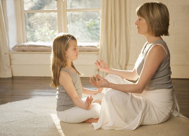 Foto Practicar yoga con tus hijos es la mejor manera de pasar tiempo con ellos