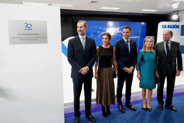 Foto Los Reyes descubren una placa conmemorativa de su visita