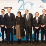 Letizia, una reina dorada para su cita periodística
