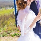 El vestido para una boda de invierno: que te favorezca y te abrigue