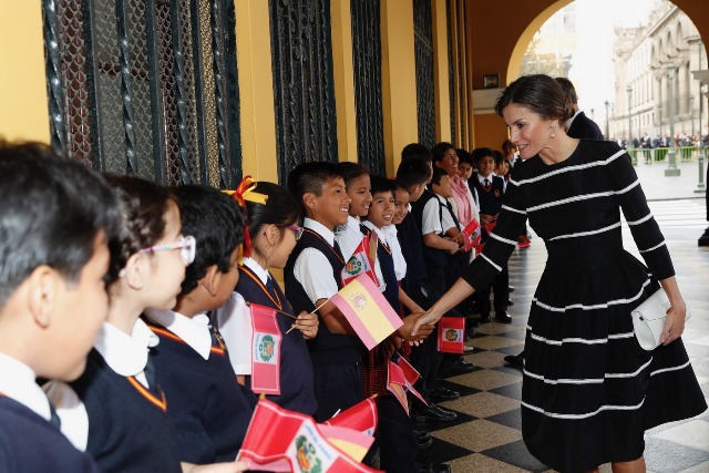 Foto La reina Letizia y su silueta lady en la Municipalidad Metropolitana de lima