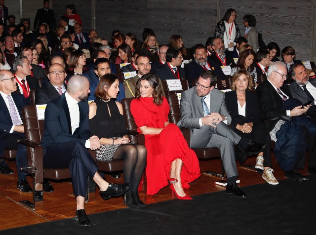 Foto La reina Letizia en primera fila del auditorio del Museo del Traje