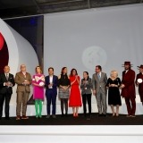 La Reina junto a los premiados de la V edición de los Premios Nacionales de la Moda