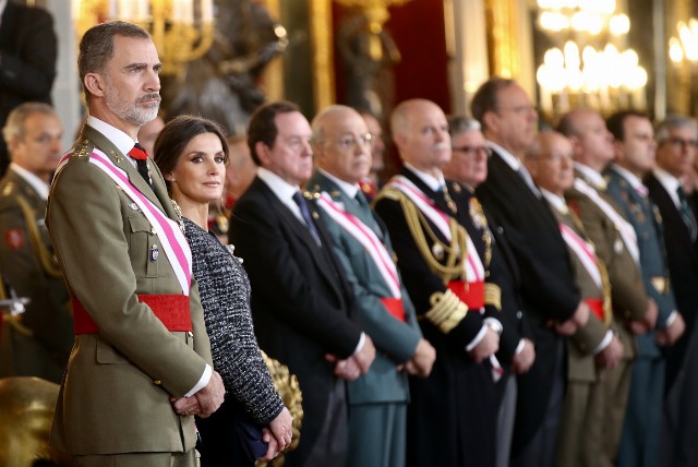 Foto Los Reyes en el Salón del Trono durante la intervención de la ministra de Defensa