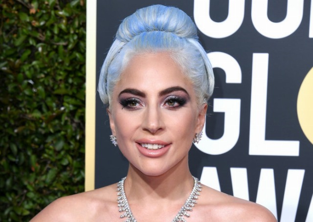 Foto Lady Gaga, una diosa azul lavanda en los Globos de Oro