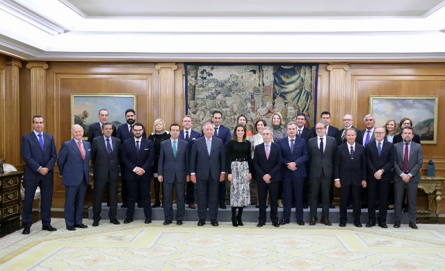 Foto La Reina con el Comité Organizador de Fruit Attraction