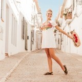 Patricia Montero llena de luz las calles de Altea