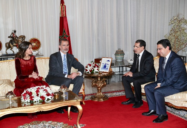 Foto Don Felipe y doña Letizia en la despedida de su Viaje de Estado a Marruecos