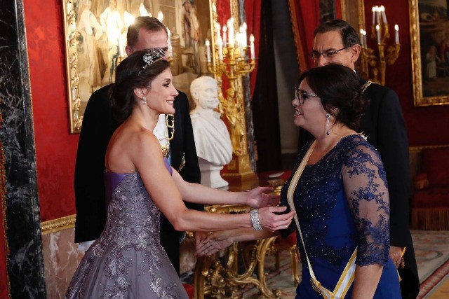 Foto Doña Letizia recibe el saludo de la Primera Dama, Maribel Díaz