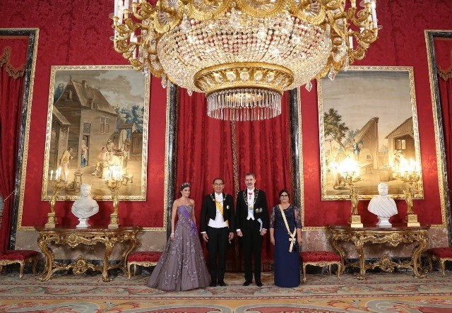 Foto Los Reyes junto al Presidente del Perú y su esposa instantes previos a la cena de gala