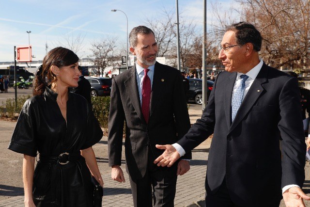 Foto Los Reyes junto al Presidente del Perú a su llegada a ARCO