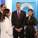 Letizia Ortiz se atreve en ARCO con su look más rompedor